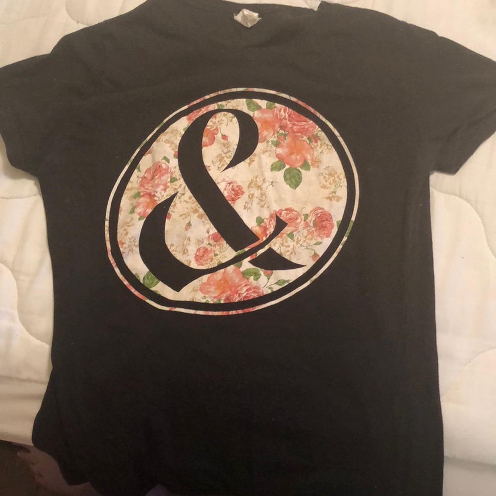 Woman’s size band tee shirt sleeve
